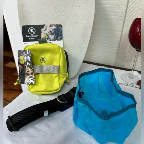 Dog bundle collar water bowl treat carrier - Picture 2 of 5